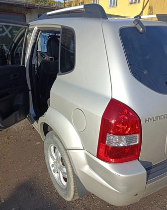 Hyundai Tucson cena 17500 przebieg: 227700, rok produkcji 2008 z Debrzno małe 301